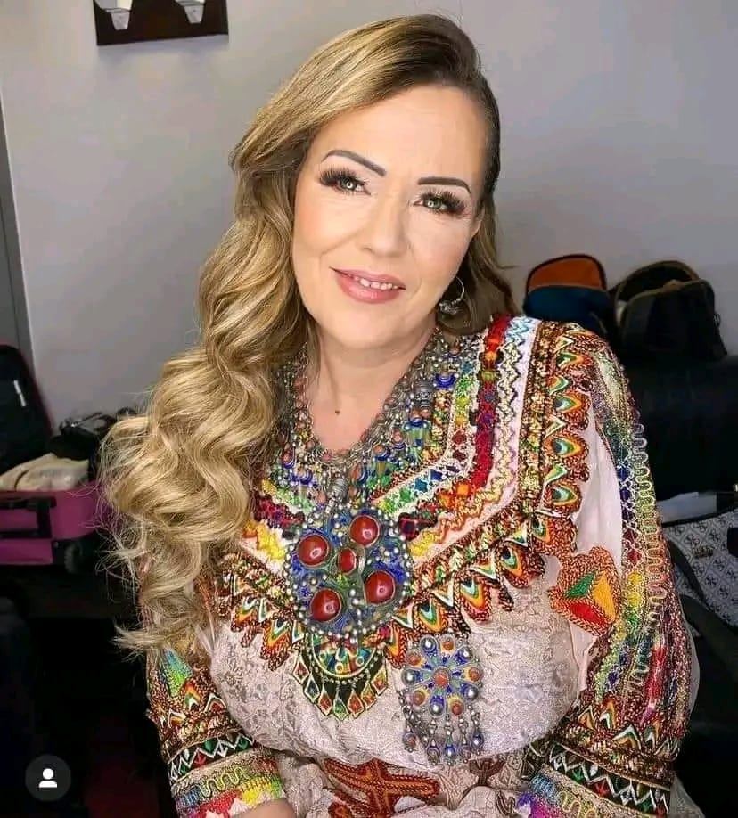 2000 La chanteuse  Yasmina